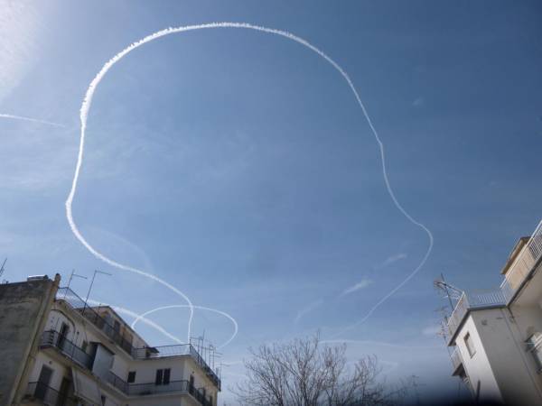 Αεροπλάνα "ζωγραφίζουν" τον ουρανό της Μεσσηνίας (φωτογραφίες)