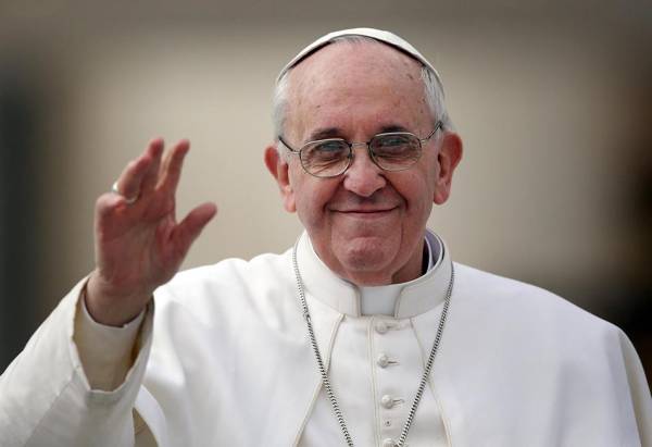 Ο πάπας Φραγκίσκος επαίνεσε τη μεγαλοψυχία κρατών, όπως η Ελλάδα και η Ιταλία, για το προσφυγικό