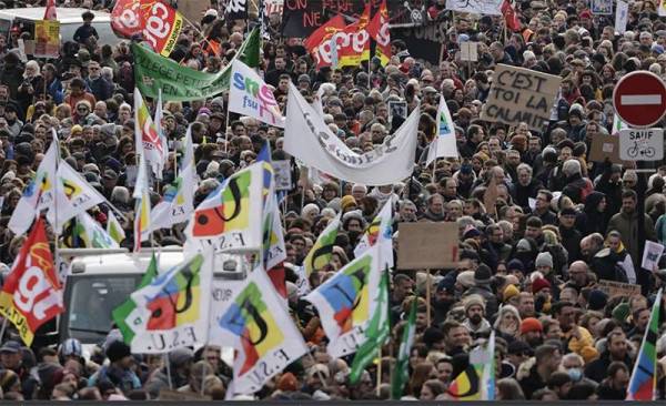 Γαλλία: Μία ακόμα ημέρα απεργιών και διαδηλώσεων, την 12η κατά σειρά τους τελευταίους δύο μήνες