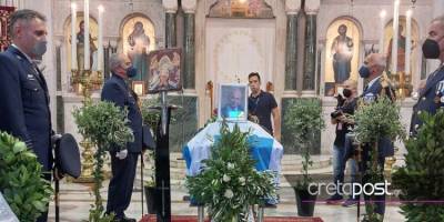Με τιμές επίτιμου αρχηγού ΓΕΑ η κηδεία του Δημήτρη Αποστολάκη