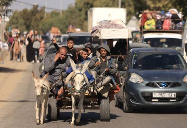 Γάζα: Με αυτοκίνητα, καρότσες και γαϊδούρια φεύγουν οι κάτοικοι (βίντεο)