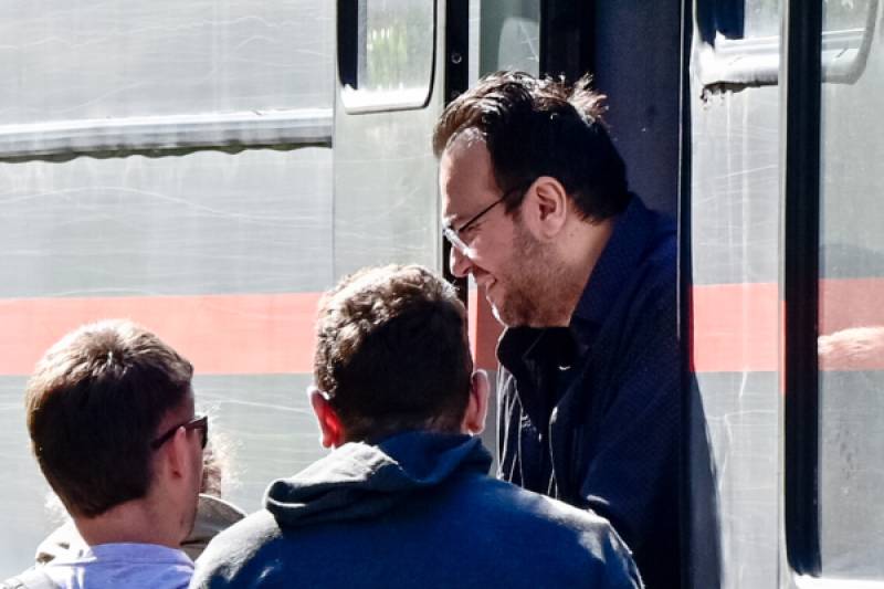 Προφυλακίστηκε ο Φίλιππος Καμπούρης, η σύζυγός του και άλλα 3 άτομα για την απάτη στον ΕΦΚΑ (βίντεο)