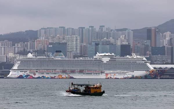 «Συναγερμός» σε κρουαζιερόπλοιο στο Χονγκ Κονγκ για τον κορωνοϊό: Συμπτώματα εμφάνισαν τριάντα επιβάτες