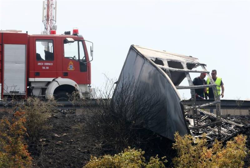 Τραγωδία στην Εγνατία με 3 νεκρούς: Γυρνούσαν από γάμο οι επιβάτες των δυο ΙΧ (βίντεο)