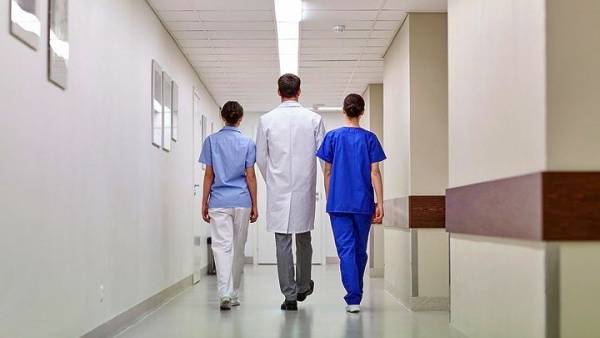 Καβάλα: Γιατρός απολύθηκε λόγω έλλειψης πτυχίου ιατρικής!