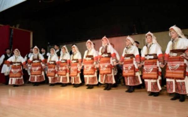 Παραδοσιακοί χοροί με τους Πελοποννήσιους της Ρόδου