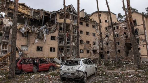 Τρεις νεκροί από τον ρωσικό βομβαρδισμό του Κιέβου