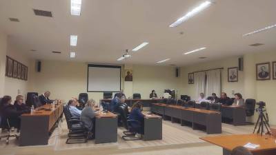 Δημοτικό Συμβούλιο Τριφυλίας: Συνεδρίαση λογοδοσίας με ελάχιστες παρουσίες
