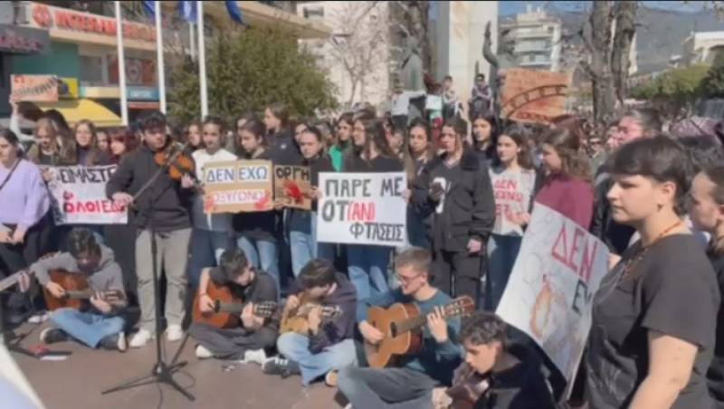 Καλαμάτα: Συγκίνησαν μαθητές του Μουσικού Σχολείου - Τραγούδησαν την «Κοιλάδα των Τεμπών» (βίντεο)