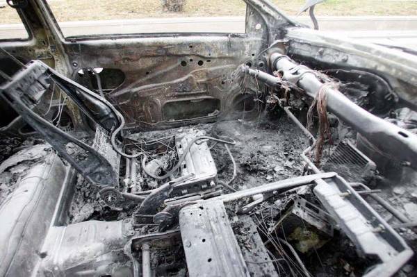 Μεσσηνία: Καμένα στη ΒΙΠΕ Σπερχογείας βρέθηκαν 2 κλεμμένα αυτοκίνητα