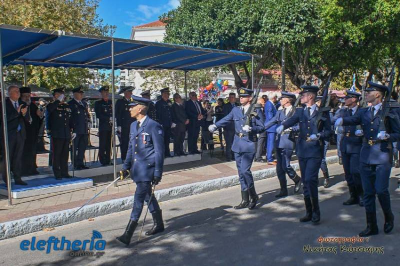 28η Οκτωβρίου: Πρόσωπα και στιγμές από την παρέλαση στην Καλαμάτα - Φωτογραφικό αφιέρωμα