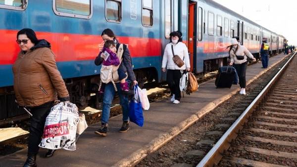 ΟΗΕ: Περισσότεροι από 677.000 πρόσφυγες έφυγαν από την Ουκρανία λόγω της ρωσικής εισβολής (βίντεο)