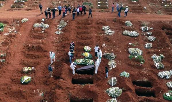 Ξέσπασε το τρίτο κύμα του κορονοϊού στη Βραζιλία: 115.228 κρούσματα και 2.392 θάνατοι σε 24 ώρες