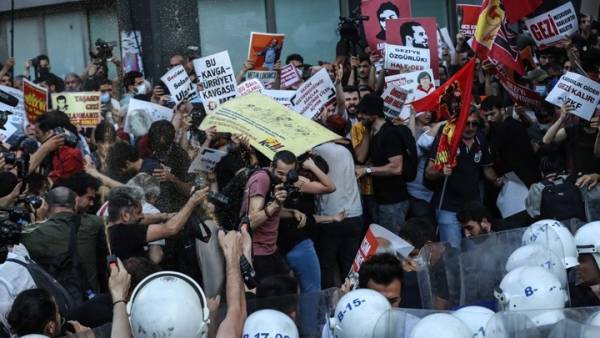 Τουρκία: 170 συλλήψεις σε επεισόδια στην πλατεία Ταξίμ