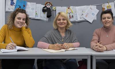 Από αριστερά προς τα δεξιά οι συμμετέχουσες στο πρόγραμμα Τζόρτζια, Άνια και Βικτώρια