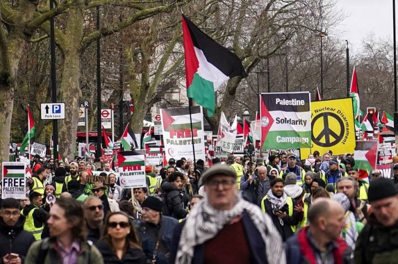 Λονδίνο: Χιλιάδες διαδήλωσαν ζητώντας κατάπαυση του πυρός στη Λωρίδα της Γάζας