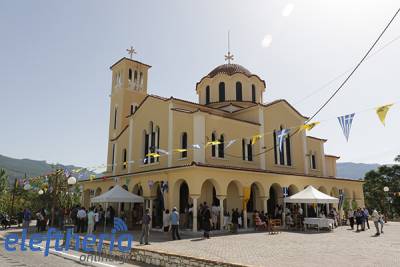 Ζώντας στην ανοιχτή φυλακή της Αγίας Τριάδας