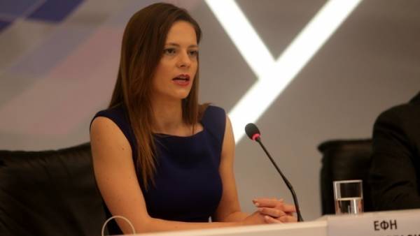 Έ. Αχτσιόγλου: Έλλειψη σοβαρότητας της κυβέρνησης στις διεθνείς επαφές