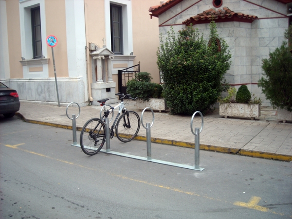  Θέσεις στάθμευσης για ποδήλατα και μοτοσυκλέτες στην Τρίπολη