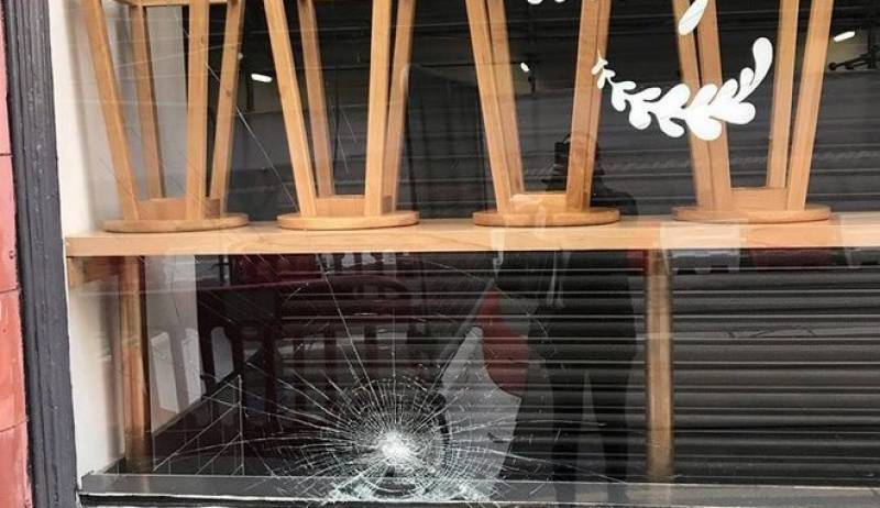 &quot;Έξω οι Έλληνες&quot;: Διπλή ρατσιστική επίθεση σε ελληνικό εστιατόριο στο Μπέρμιγχαμ