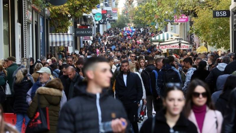 Σε εορταστικούς ρυθμούς από σήμερα αγορά και καταναλωτές