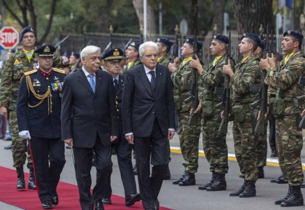 Θεσσαλονίκη: Συμβολική η κοινή παρουσία των προέδρων της Ελλάδας και Ιταλίας στην στρατιωτική παρέλαση