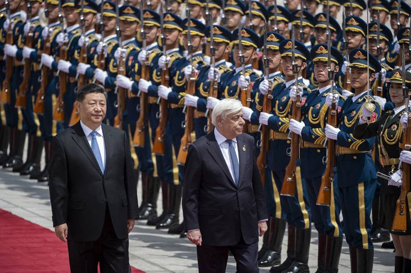 Κίνα: Θερμή υποδοχή του Σι Τζιπίνγκ στον Προκόπη Παυλόπουλο