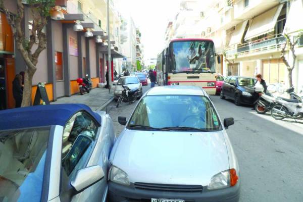 Σύγκρουση αυτοκινήτων στη Βασ. Κωνσταντίνου
