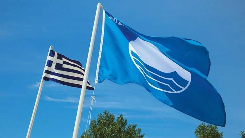 Oι 624 παραλίες της Ελλάδας με Γαλάζιες Σημαίες για το 2026
