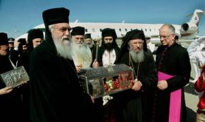 Εντυπωσιασμένος από την πίστη των Ελλήνων ο ρωμαιοκαθολικός διάκονος, που συνοδεύει τα λείψανα της Αγίας Βαρβάρας στην Ελλάδα