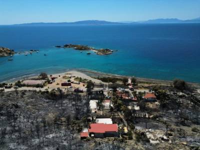 Σαλαμίνα: Ξεκινά η καταγραφή των ζημιών μετά τη φονική πυρκαγιά με 2 νεκρούς και 10 τραυματίες (βίντεο)