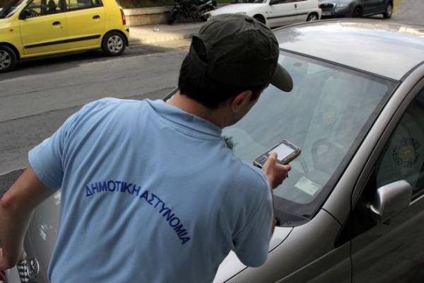 Σε πεζοδρόμια, πεζόδρομους και ράμπες ΑΜΕΑ το 55% των κλήσεων στην Αθήνα