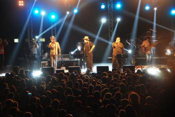 Το κοινό απόλαυσε τους 5 ερμηνευτές στη διπλή συναυλία στην Καλαμάτα
