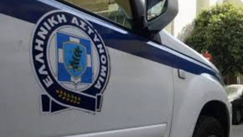 Σακούλα με γκαζάκι και εύφλεκτο υλικό έξω από τα γραφεία του ΕΦΚΑ στην Κυψέλη (βίντεο)