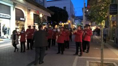 Ξεκίνησε η «Κόκκινη Νύχτα στην Καλαμάτα με μουσική περιοδεία της Φιλαρμονικής