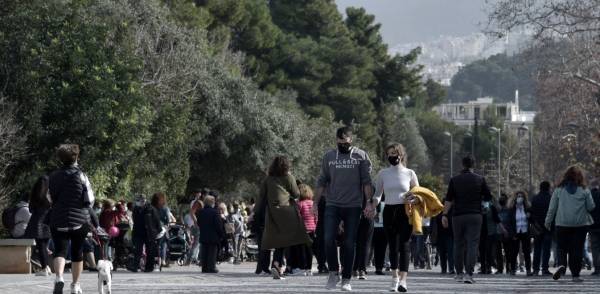 Oι Αθηναίοι «ψήφισαν» βόλτες - Γέμισαν οι παραλίες (Βίντεο)