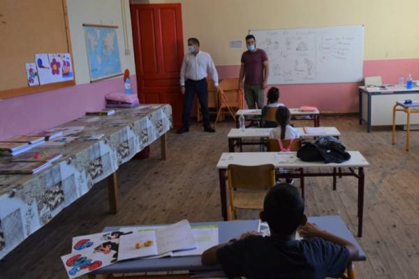 Καλαμάτα: Σχολικά είδη σε μαθητές Ρομά μοίρασε ο Βασιλόπουλος