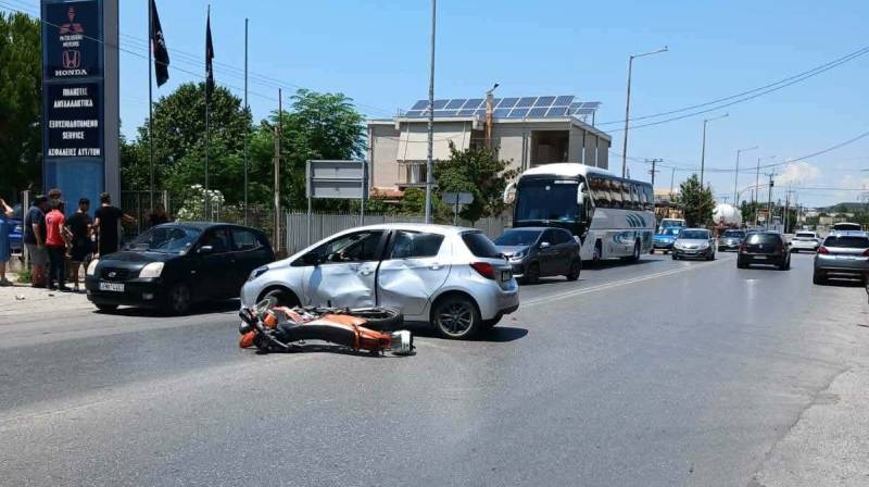 Τροχαίο ατύχημα στο Ασπρόχωμα με τραυματισμό μοτοσικλετιστή