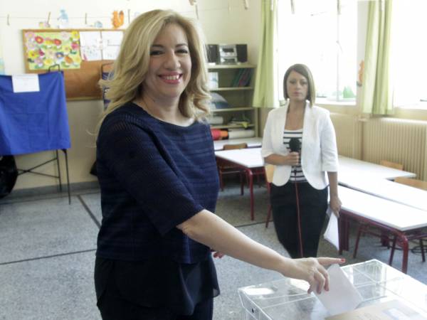 Γεννηματά: &quot;Ο λαός ενωμένος ψηφίζει για την ελπίδα, τη δημοκρατία, την αξιοπρέπεια&quot;