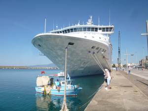 Στην Καλαμάτα με 1.459 επιβάτες το κρουαζιερόπλοιο &quot;Thomson Majesty&quot; (φωτογραφίες)