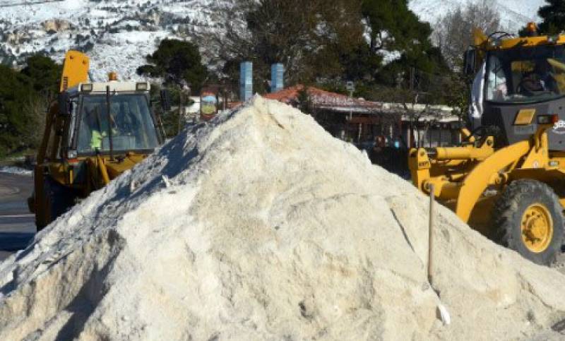 Χωρίς αλάτι για το χιόνι η Βόρεια Ελλάδα - Κατανάλωσαν και τα αποθέματα για τον επόμενο χειμώνα