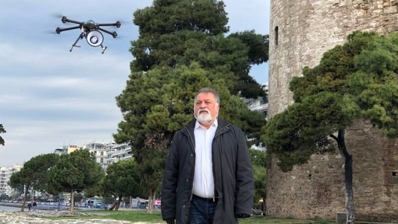 Θεσσαλονίκη: Με drone ενημερώνονται οι πολίτες στην παραλία για τα μέτρα μη διάδοσης του κορονοϊού