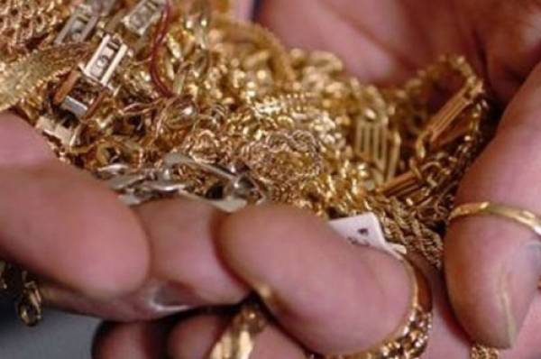 Εκλεψαν κοσμήματα από Ελβετίδα στην Καρδαμύλη 