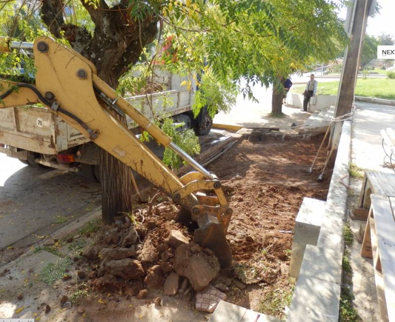 Πεζοδρόμιο στη Νέδοντος