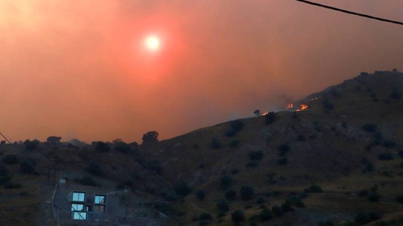 Συνεχίζουν να επιχειρούν δυνάμεις της πυροσβεστικής στο Ρέθυμνο - Ακόμα δεν υπάρχει εναέρια συνδρομή