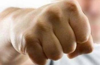 Πελάτης χτύπησε υπάλληλο σε κατάστημα κινητής τηλεφωνίας στην Κυπαρισσία