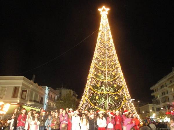 Φωταγώγηση χριστουγεννιάτικων δέντρων στην Καλαμάτα 