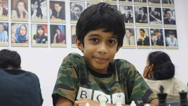 Οκτάχρονος Ινδός έγινε ο νεότερος παίκτης που κερδίζει grandmaster στο σκάκι