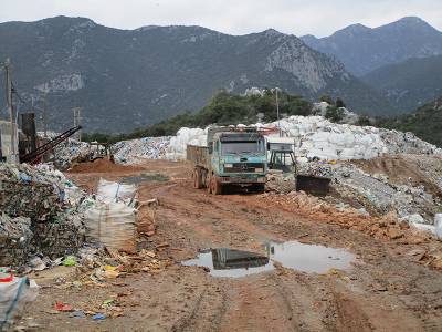 «Πόλεμος» στα δικαστήρια για τη Μαραθόλακκα: Με μηνύσεις κατά Νίκα - Βασιλόπουλου απαντούν οι συλληφθέντες