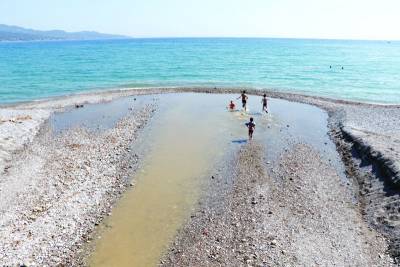 Μπάνιο στη… λίμνη της Καλαμάτας